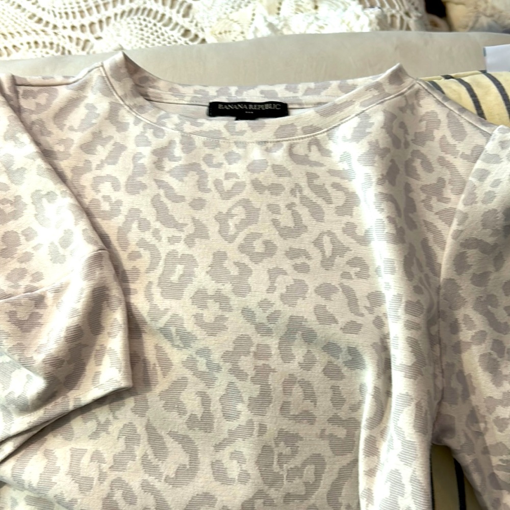COPY - Banana Republic leopard print shirt. Size XS petite